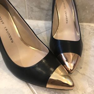 ✨HP✨Chinese Laundry Gold Toe Leather Pumps